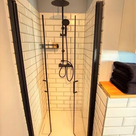 - Haus F, App 0f1005 Διαμέρισμα *
