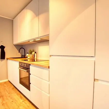 - Haus F, App 0f1005 *